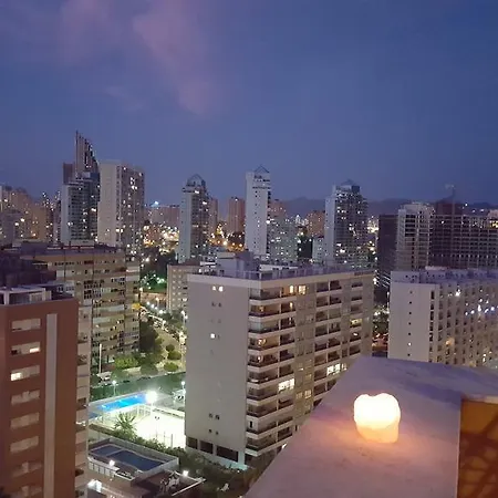 Penthouse Benidorm Cala アパート カーラ・デ・フィネストラット